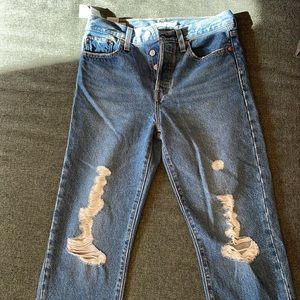 NWOT Wedgie Distressed Straight Levi’s Dark Wash